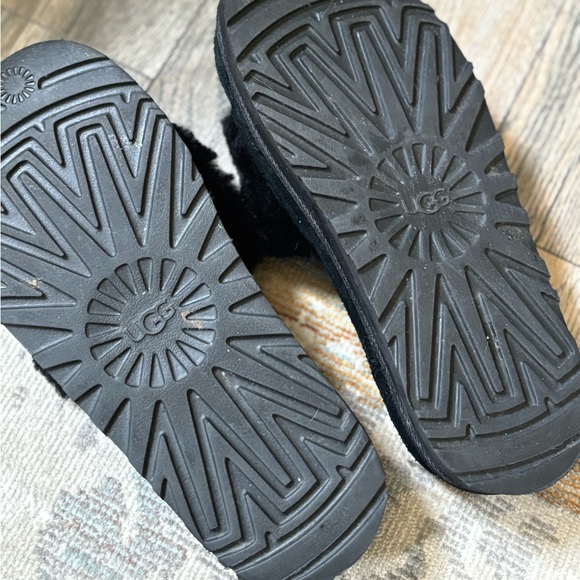 UGG Fuzzy Slides - Picture 3 of 4